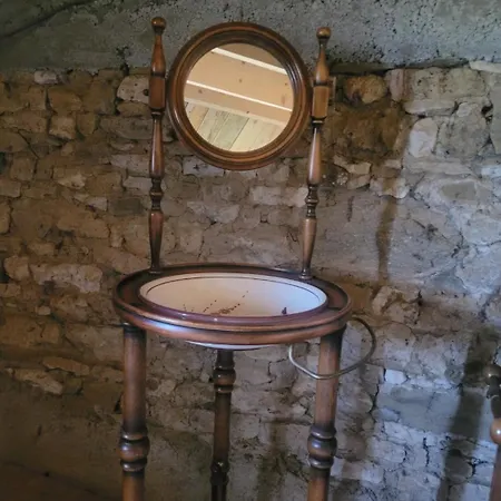 Летний дом Nuit Insolite, Au Dessus D'une Etable La Chapelle-Themer